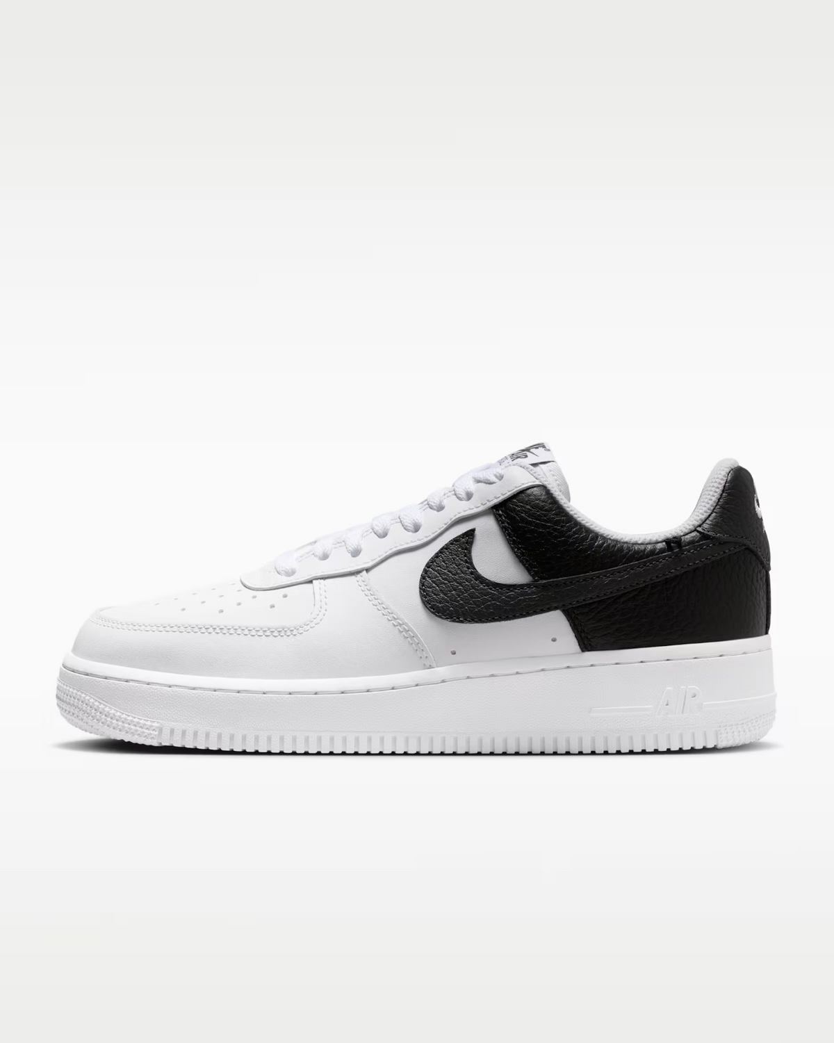 IR0872-001 Nike Air Force 1 '07 "Black/White" (Women's)