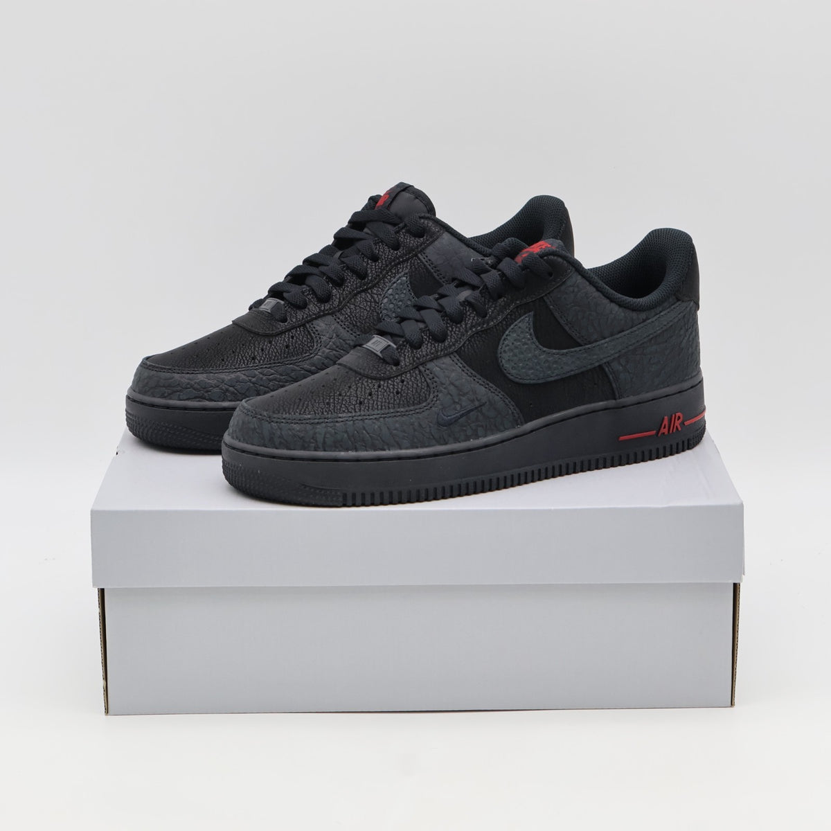 IV4451-010 Nike Air Force 1 Low '07 "Black"