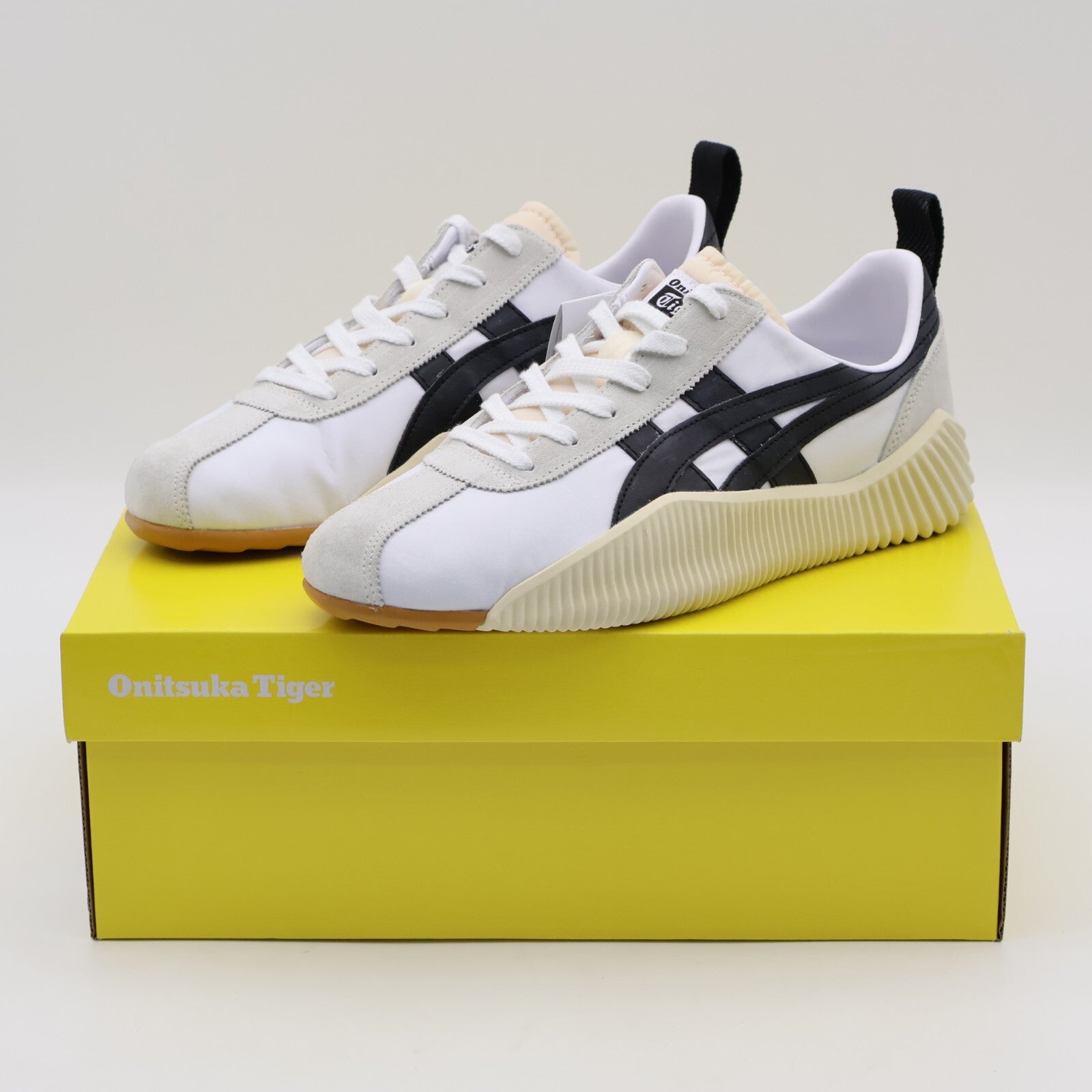 1183B257-101 Onitsuka Tiger Acromount White Black (Men's)