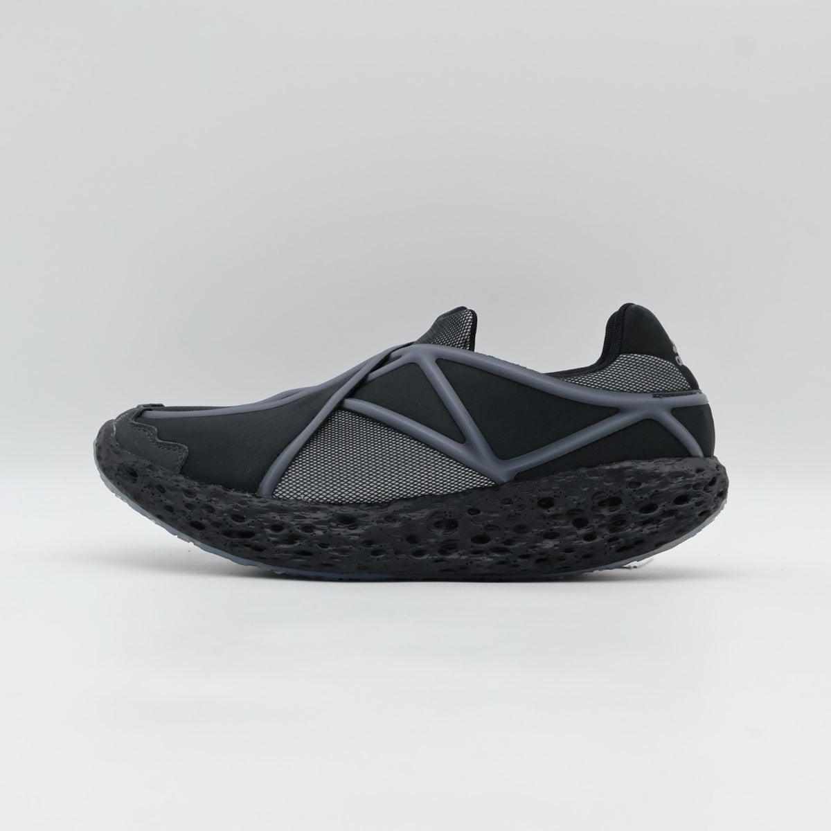JR0830 adidas Zponge Flux Carbon Iron Metallic Core Black (Men's)