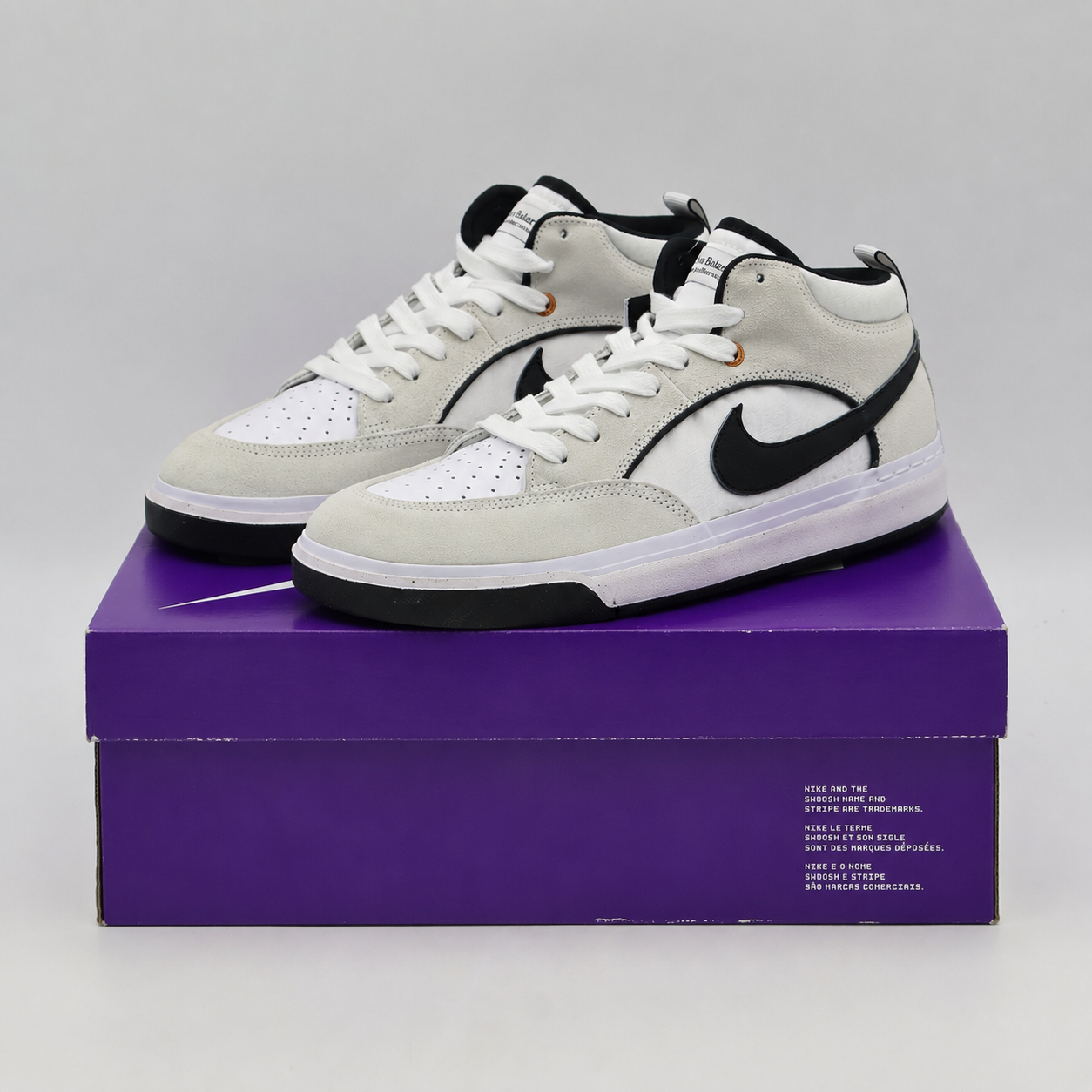 DX4361-100 Nike SB React Leo White Black (Men's)