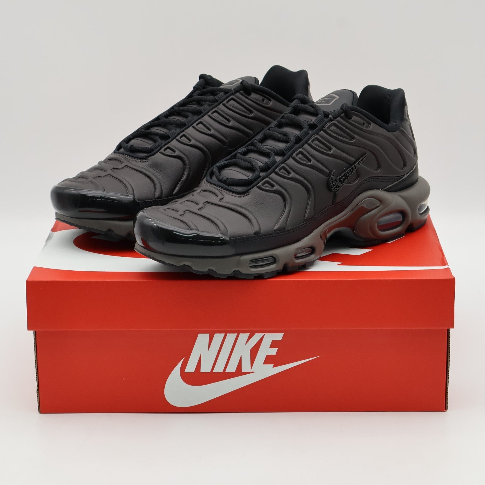 HJ4519-200 Nike Air Max Plus PRM Black Tea and Petra Brown (Men's)