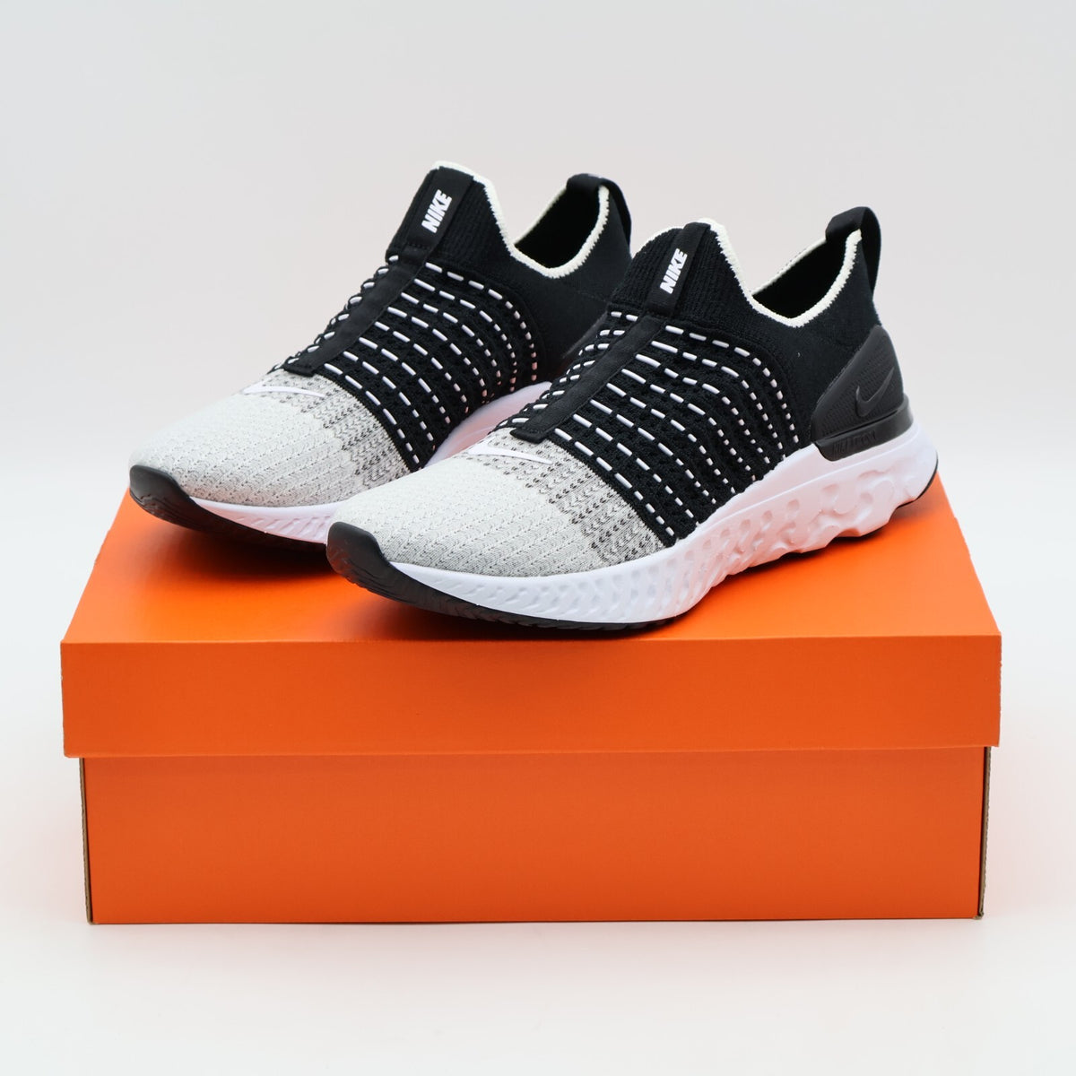 CJ0280-001 Nike React Phantom Run Flyknit 2 Black White ( Women's)