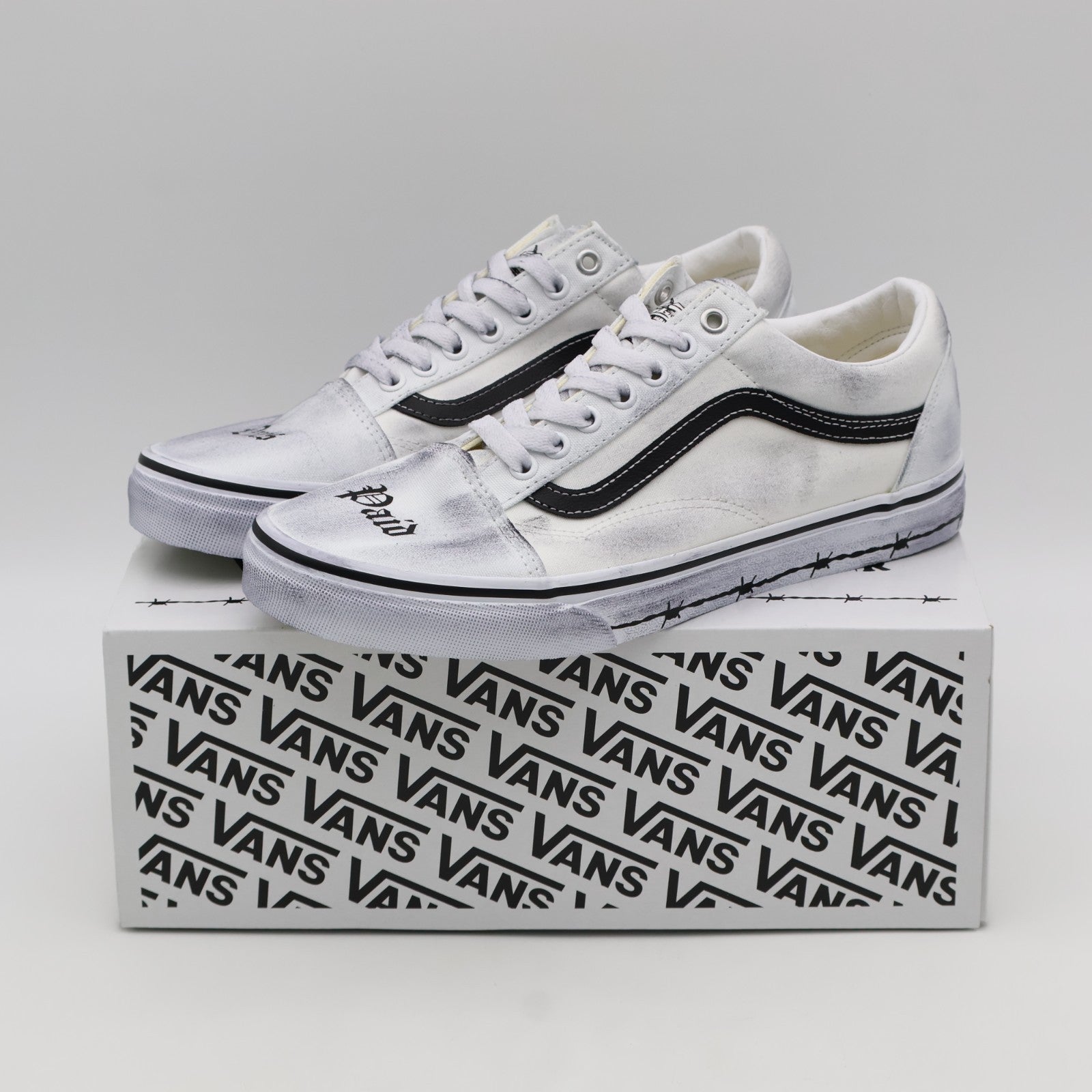 VN000E9TCJ7 Travis Barker à Vans Old Skool "Dues Paid/White" (Men's)