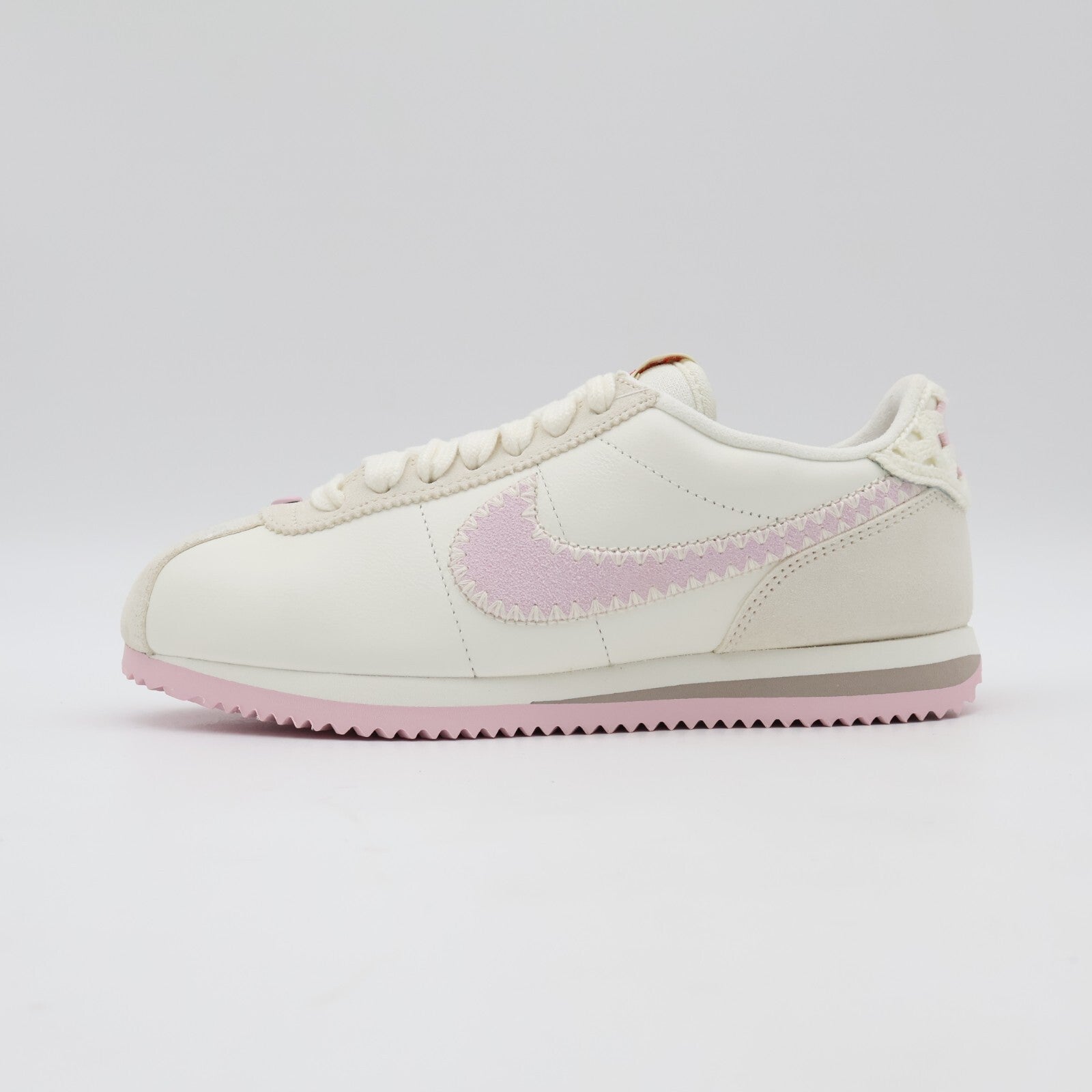 HV6012-161 Nike Women's Cortez Valentine's Day (Women's)