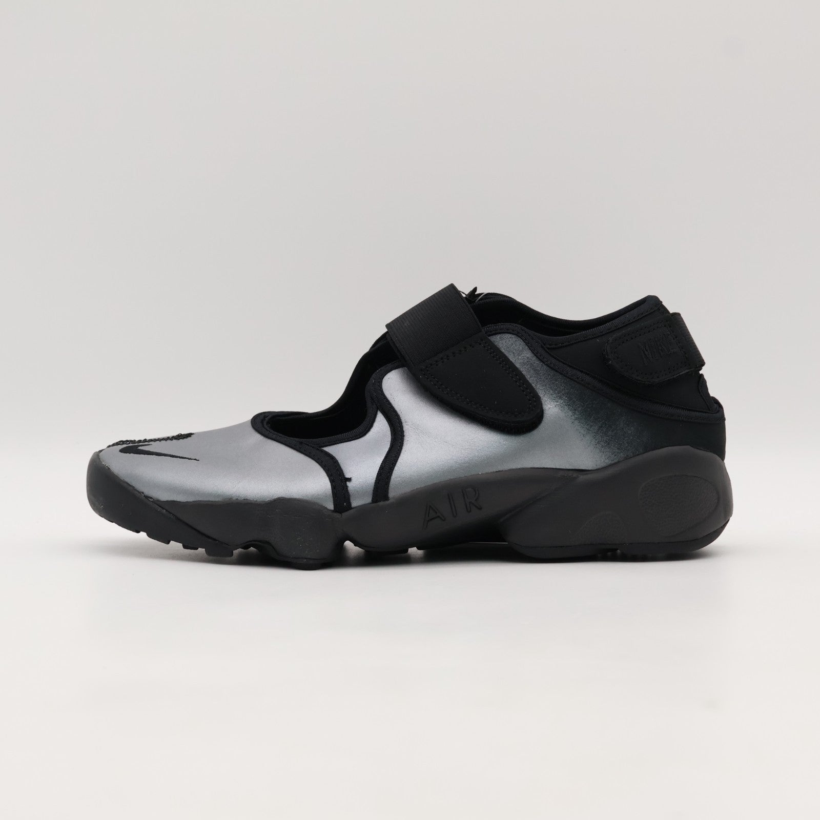 IH3656-095 Nike Women's Air Rift Metallic Silver Black (Women's)