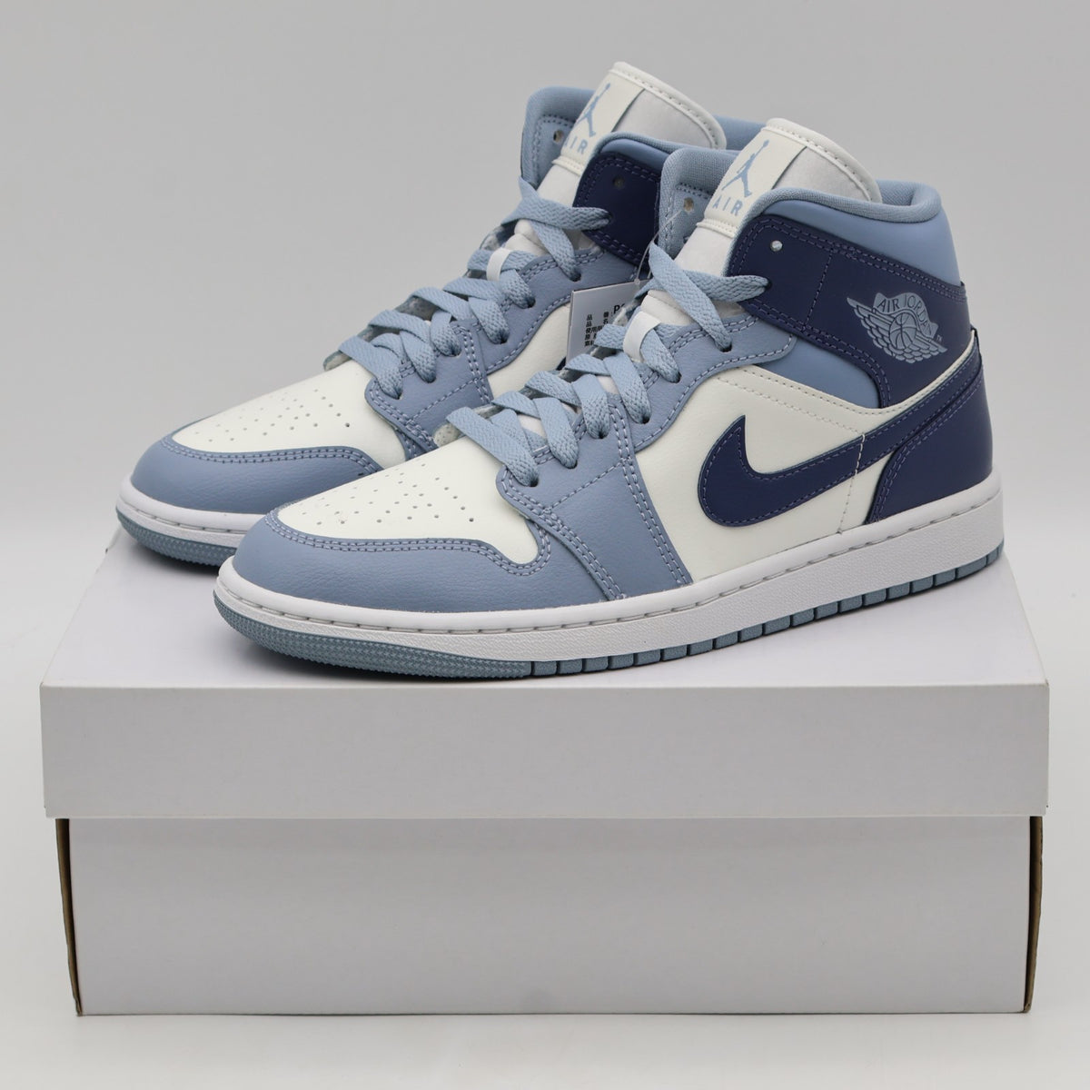 BQ6472-140 Nike Air Jordan 1 Mid White Diffused Blue (Women's)