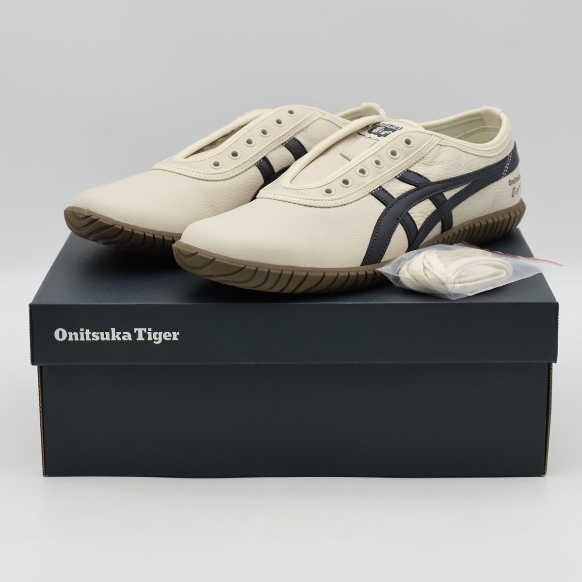 1183C529-200 Onitsuka Tiger Tsunahiki Slip On Birch Indigo Navy (Men's)