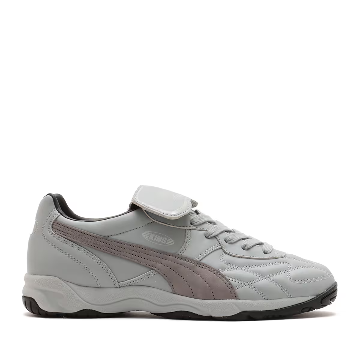 404819-01 atmos NIVELCRACK Puma King Indoor Football Community (Men's)