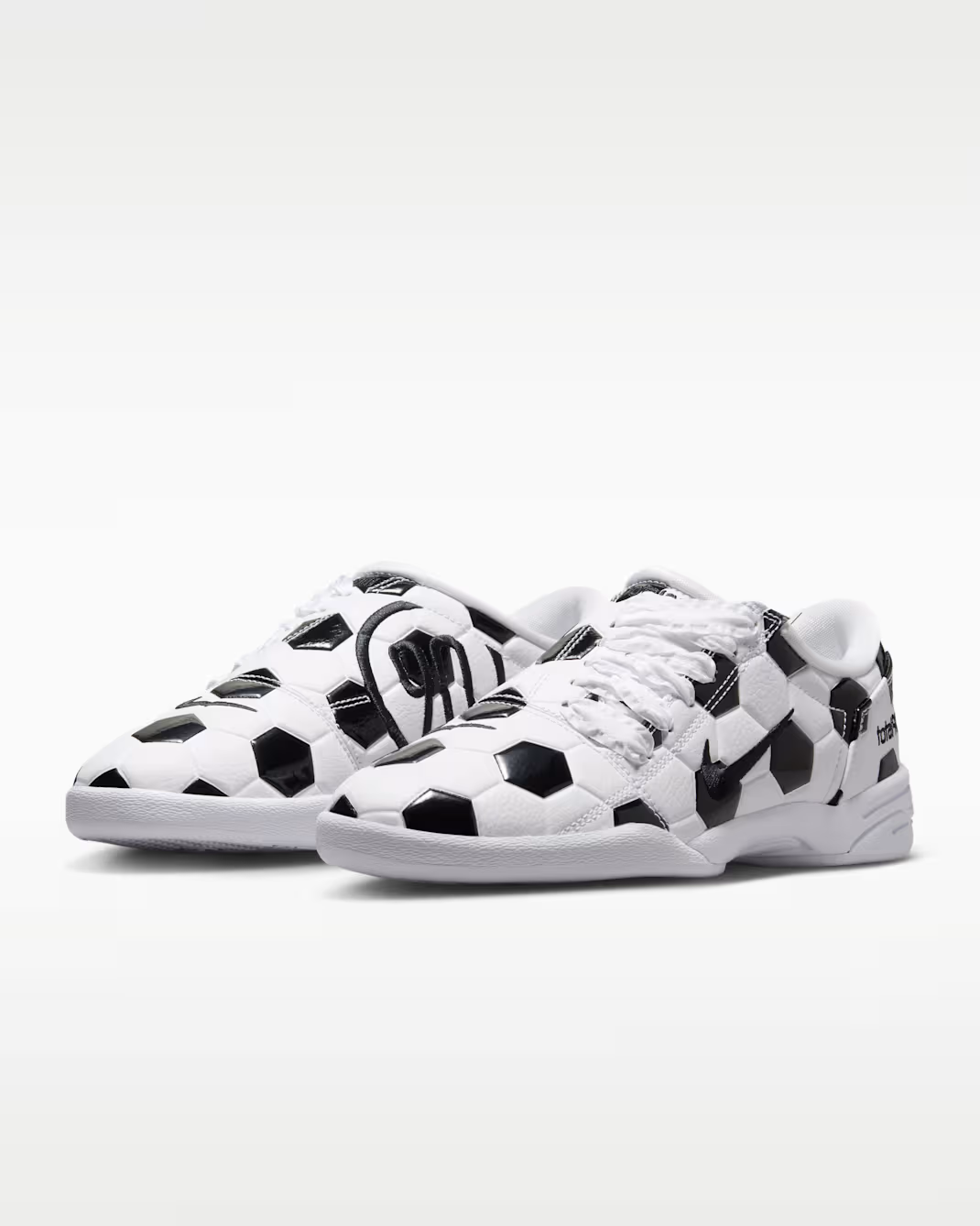 IO2388-100 Nike Total 90 Soccer Ballm White Black (Women's)