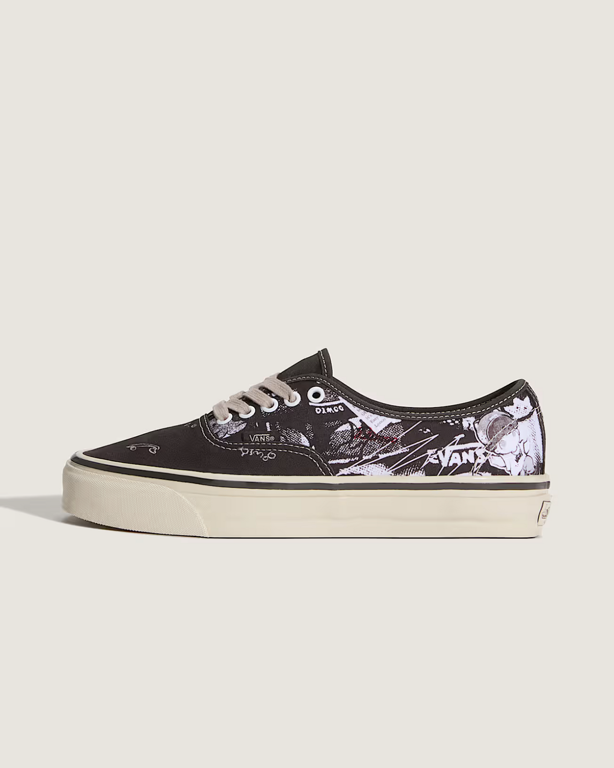 VN000EAK6BT POPMART Ã Vans Premium Authentic 44 "Dimoo Black/True White"