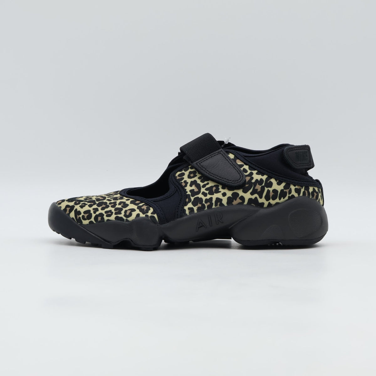 IR5696-010 Nike Women's Air Rift Leopard (Women's)