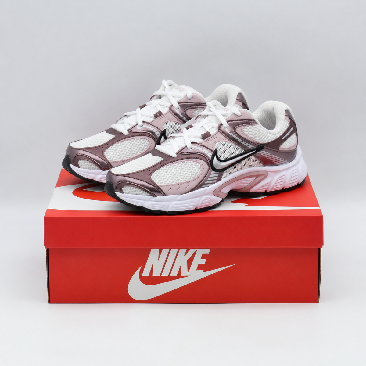 HQ7901-113 Nike V5 RNR "White/Tattoo/Metallic Platinum" (Women's)