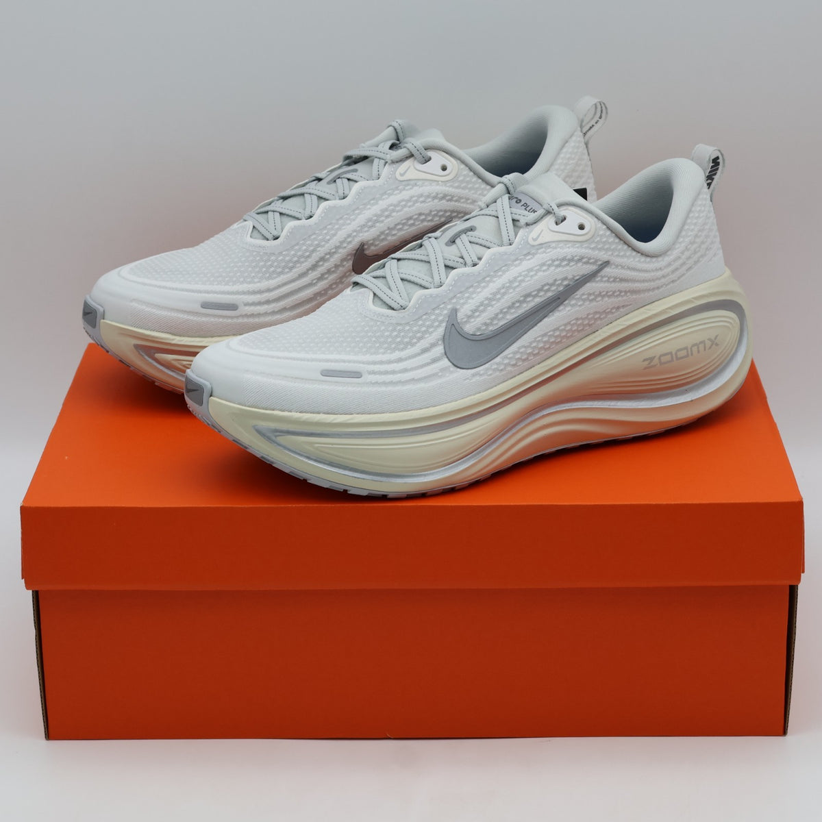 IQ0308-094 Nike Vomero Plus Platinum Tint Reflect Silver (Men's)