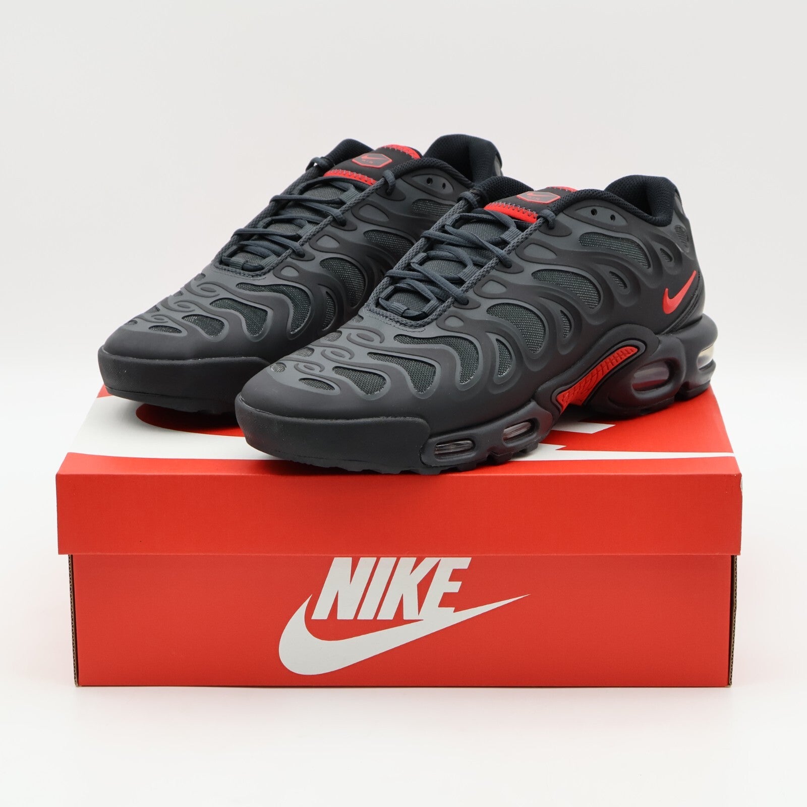FD4290-013 Nike Air Max Plus Drift Bred (Men's)