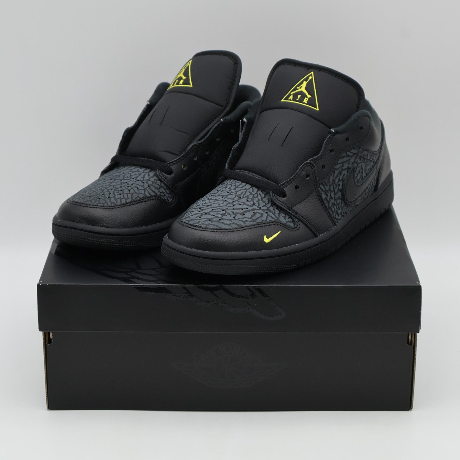 IM6568-010 Nike Air Jordan 1 Low SE Black Anthracite Tour Yellow (Menâs)