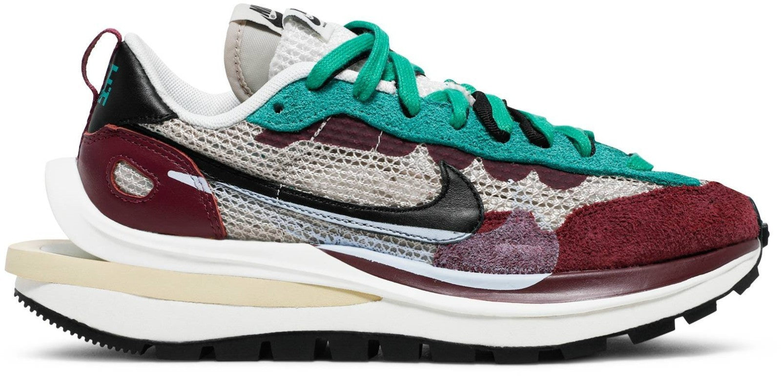 DD3035-200 sacai à Nike Vapor Waffle "String/Red/Green" (Men's)