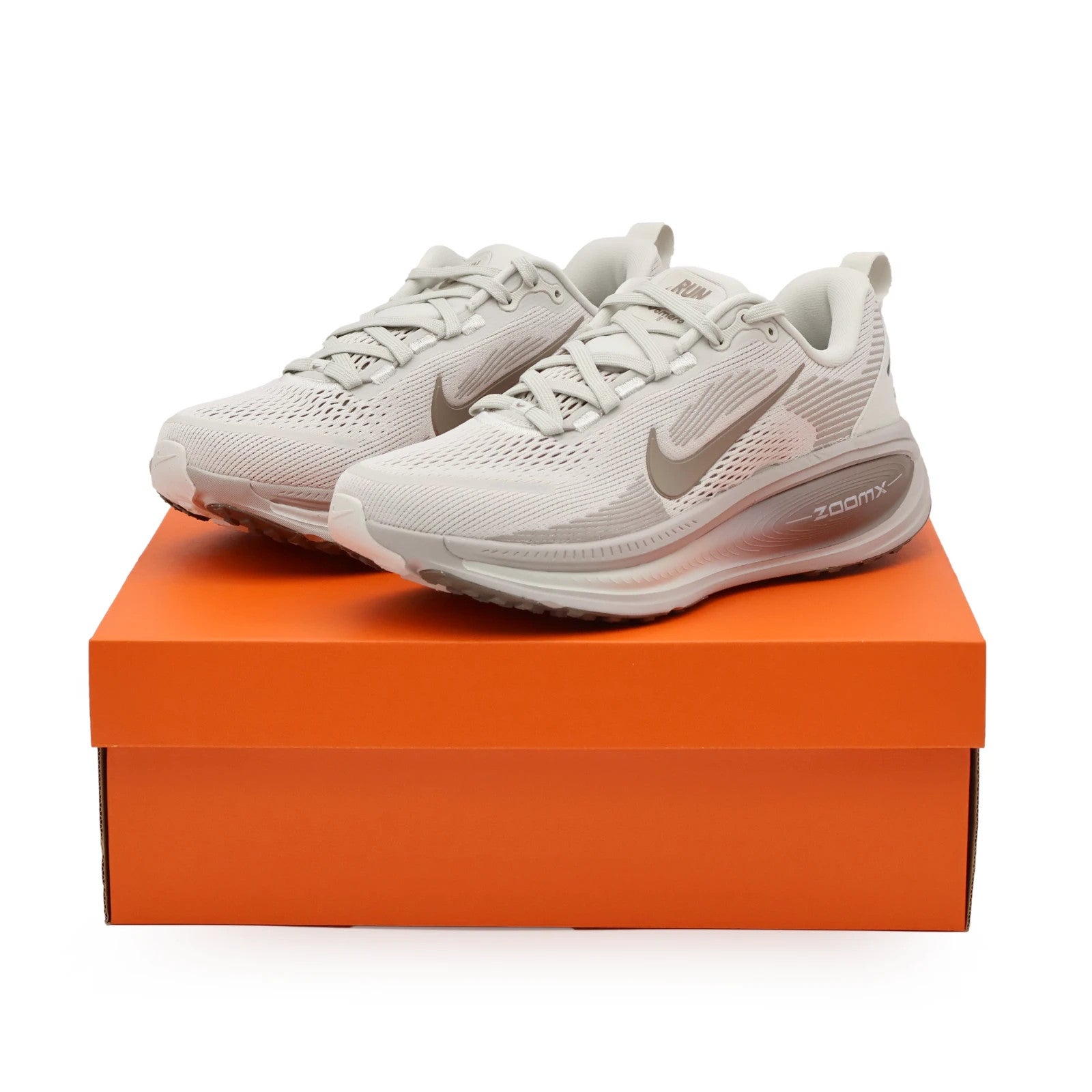 HM6804-003 Nike Vomero 18 Light Bone Phantom College Grey Mink Brown (Women's)