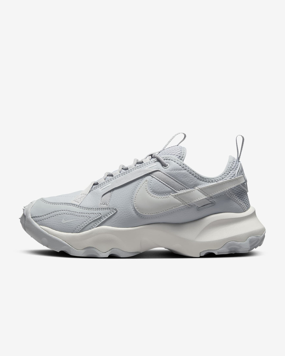 DD9682-005 Nike Women's TC 7900 Wolf Grey Photon Dust Metallic Platinum (Women's