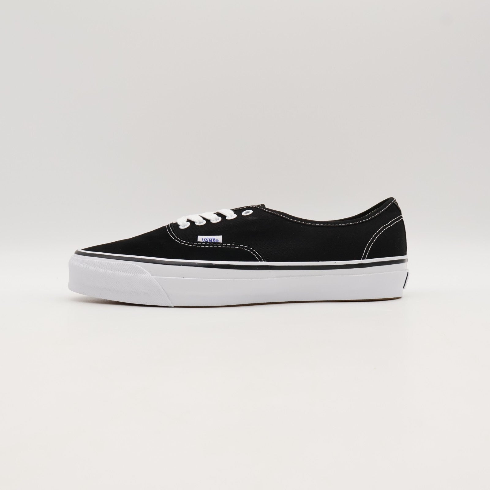 VN000D5KMCG Vans Premium Authentic 44 Black White (Men's)