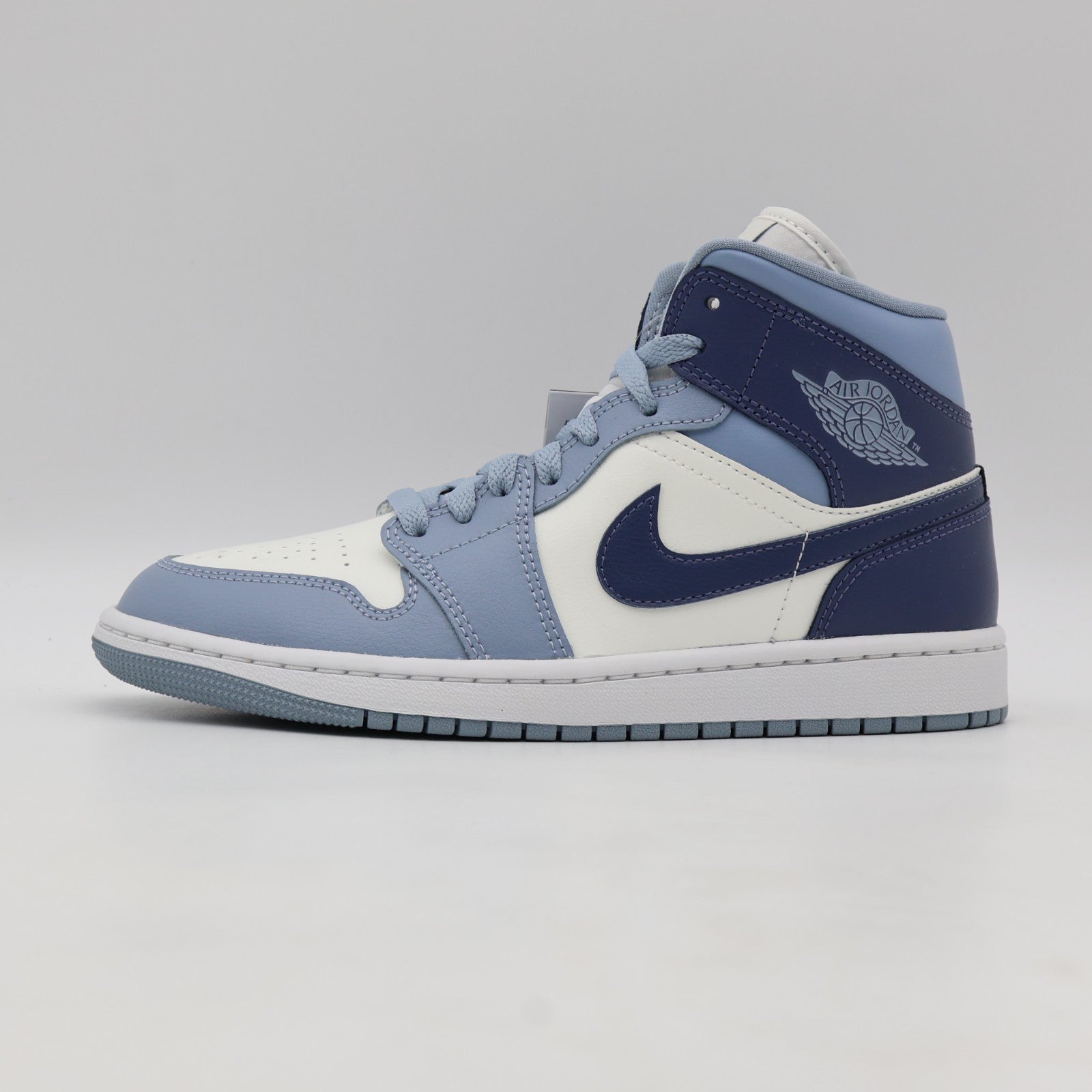 BQ6472-140 Nike Air Jordan 1 Mid White Diffused Blue (Women's)