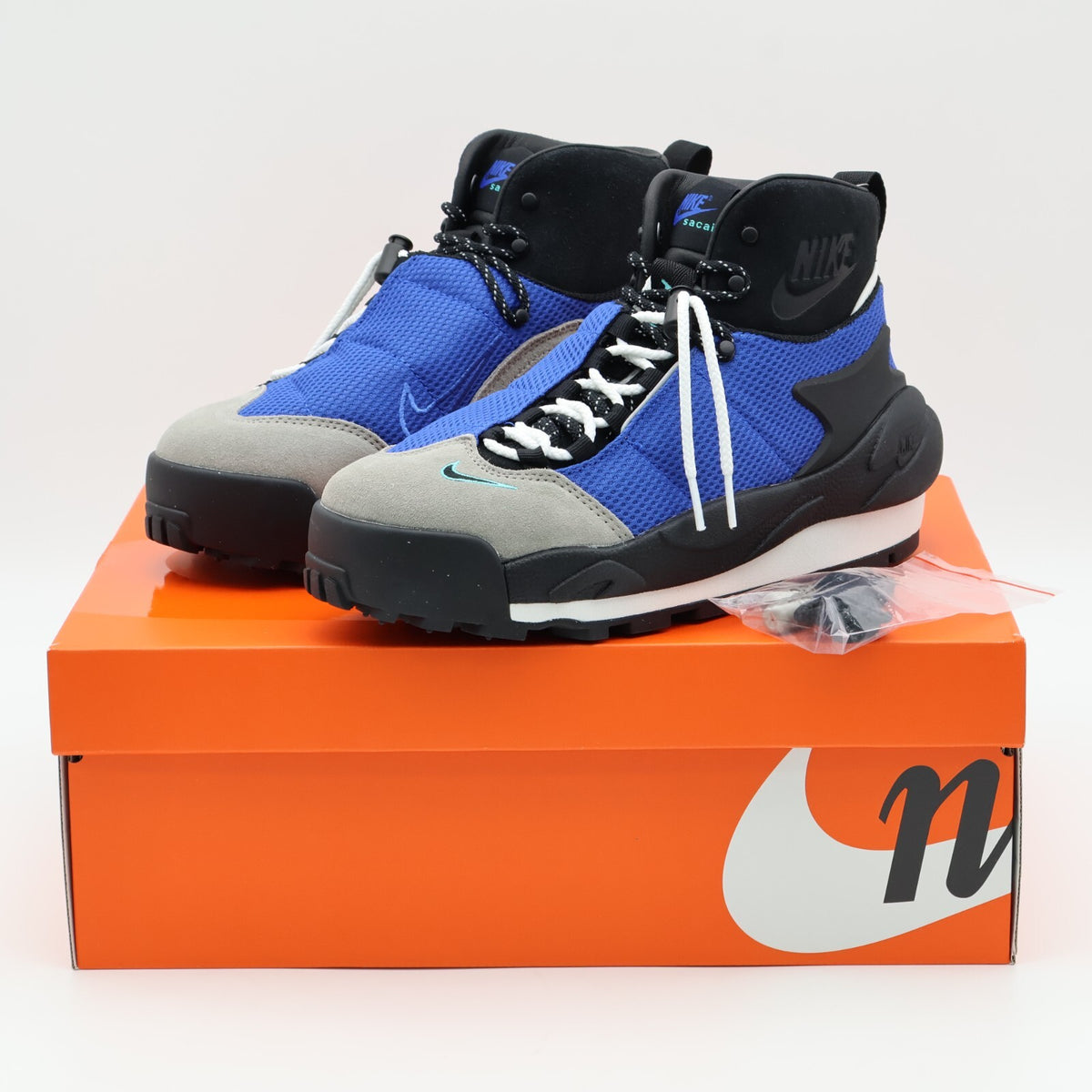 FN0563-400 sacai Nike Magmascape Varsity Royal (Men's)