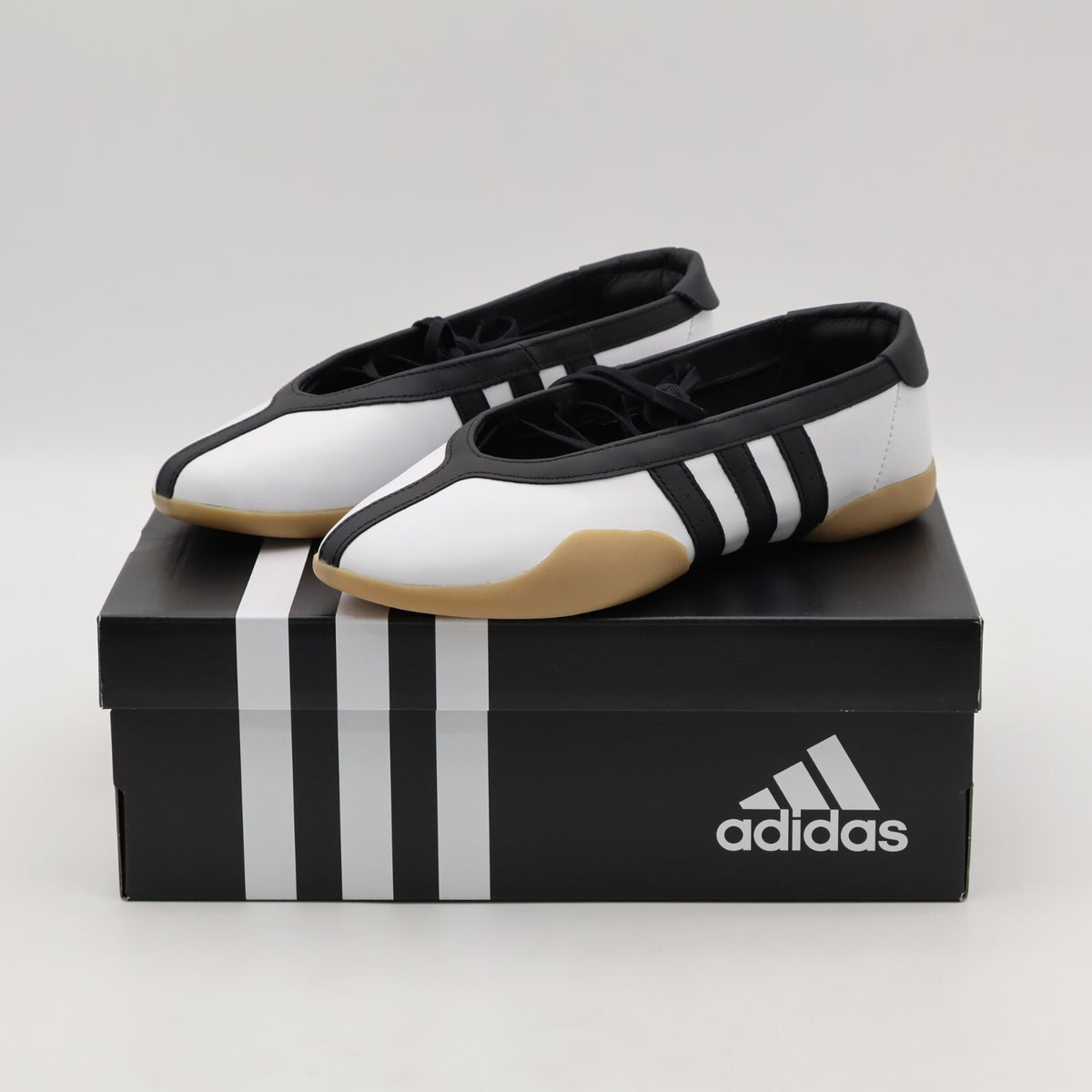 JR7030 adidas Originals Taekwondo Mei Cloud White Core Black Gum (Women's)
