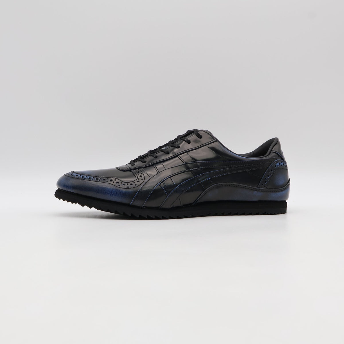 1181A610-001 Onitsuka Tiger NIPPON MADE ULTIMATE TRAINER BLACK TUNA BLUE (Men's)