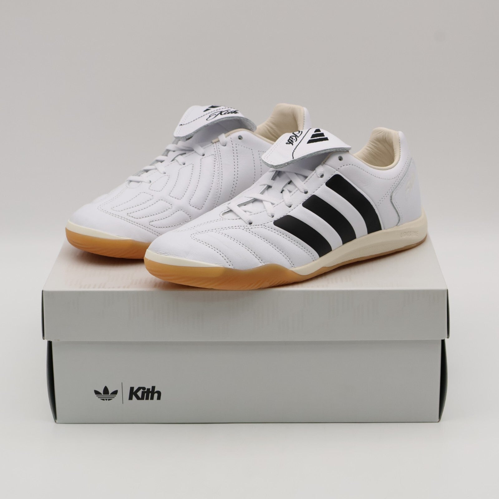 JS0727 Kith à adidas Football Predator 2002 IC White Black Gum (Men's)