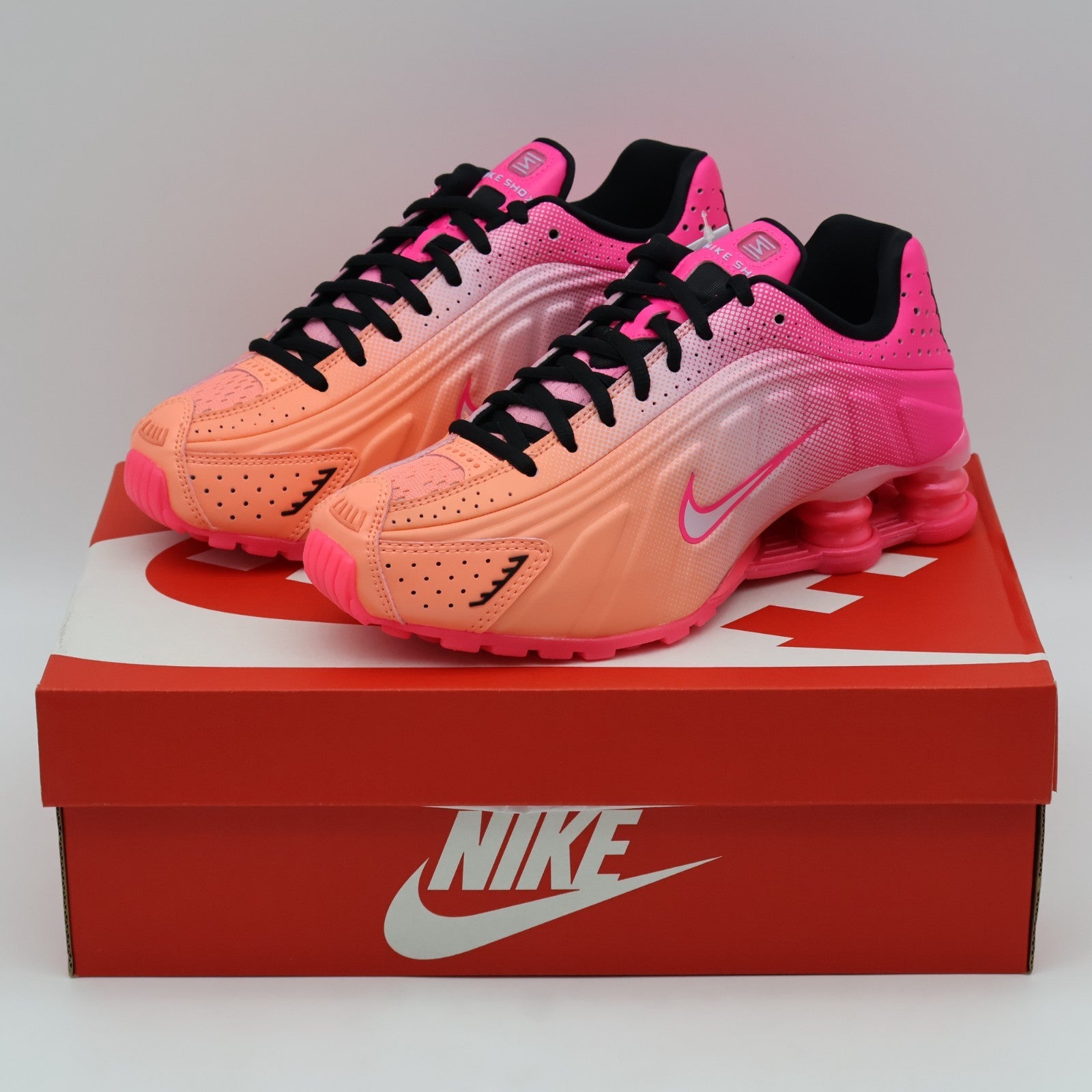 IH2343-600 Nike Shox R4 Hyper Pink Atomic Pink (Women's)
