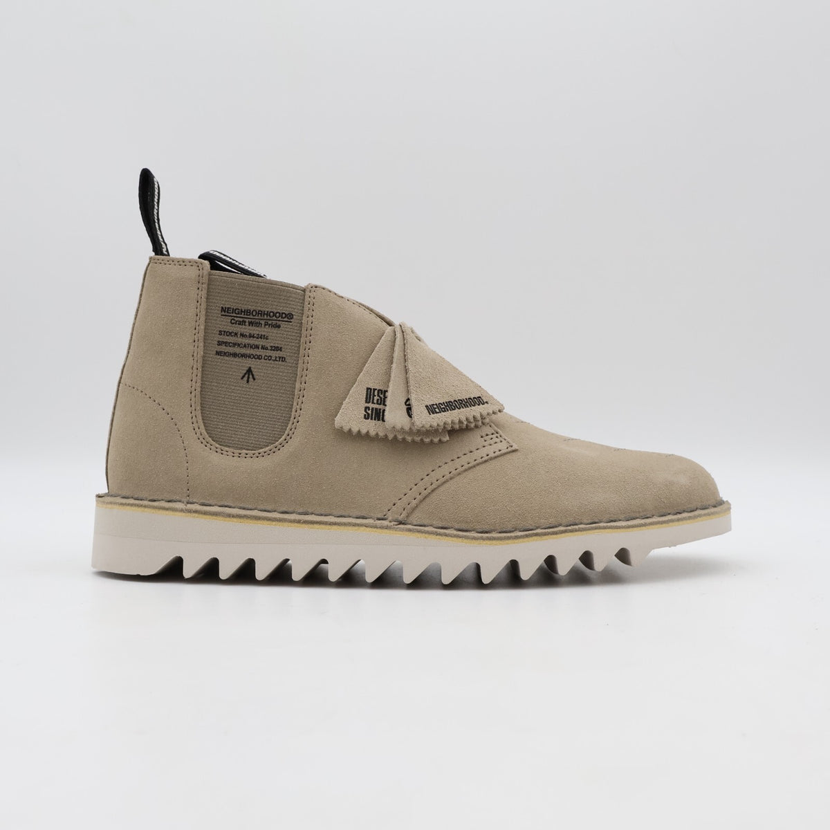 26179531 NEIGHBORHOOD Clarks Desert Boot Beige (Men's)