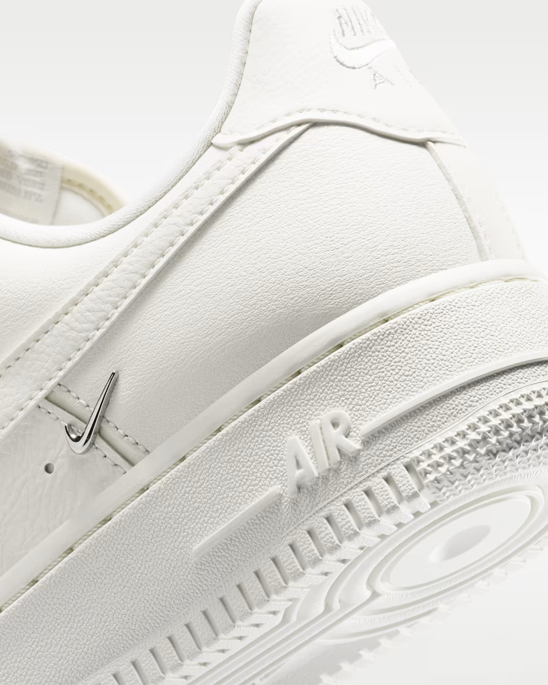 IV4727-133 Nike Women's Air Force 1 '07 LV8 Sail/Metallic Silver (Women's)