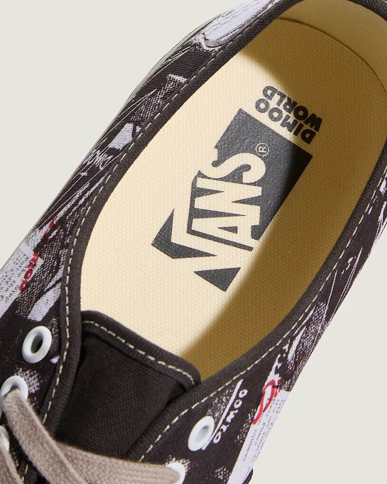 VN000EAK6BT POPMART Ã Vans Premium Authentic 44 "Dimoo Black/True White"