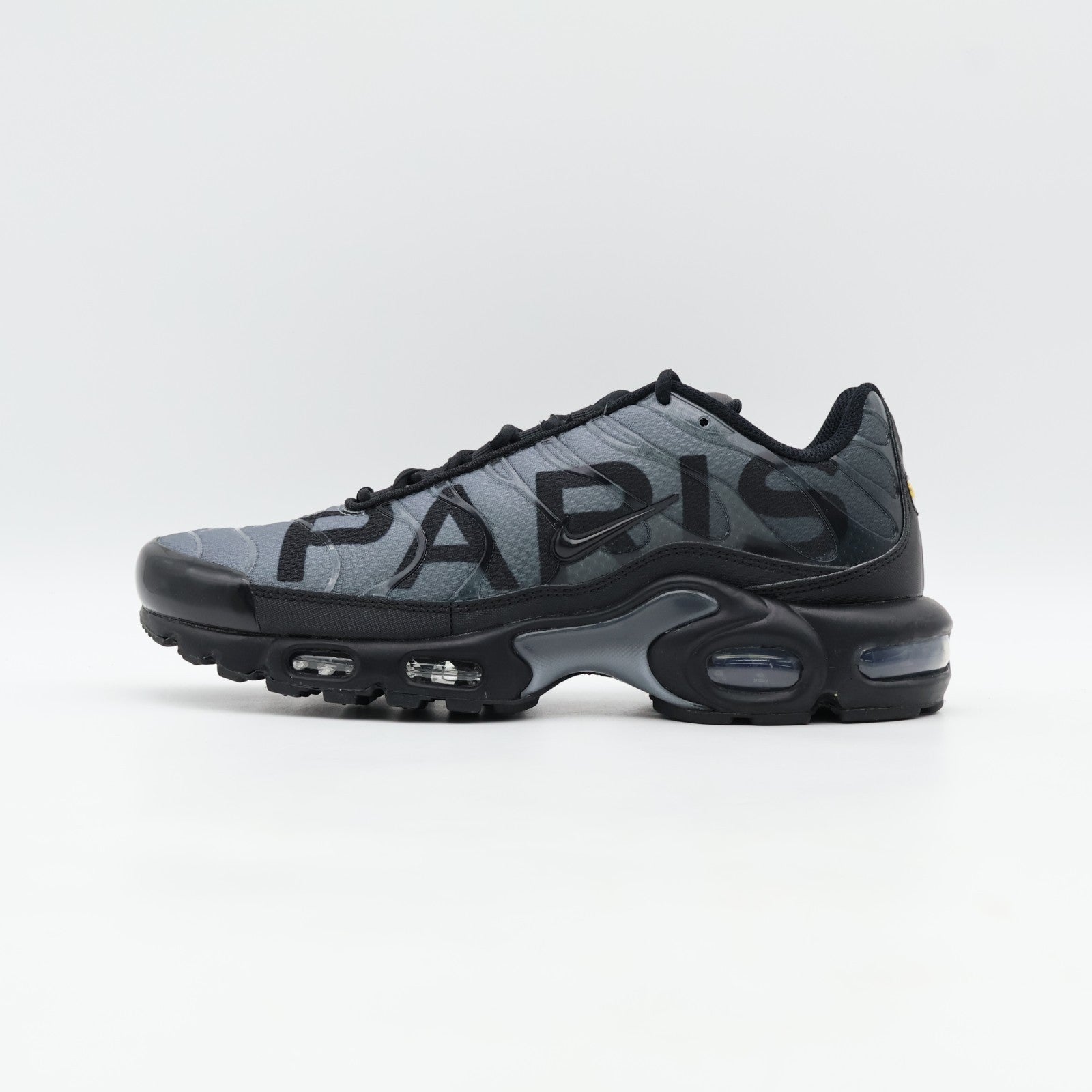 IB2253-001 PSG Ã Nike Air Max Plus Black Particle Grey (Men's)
