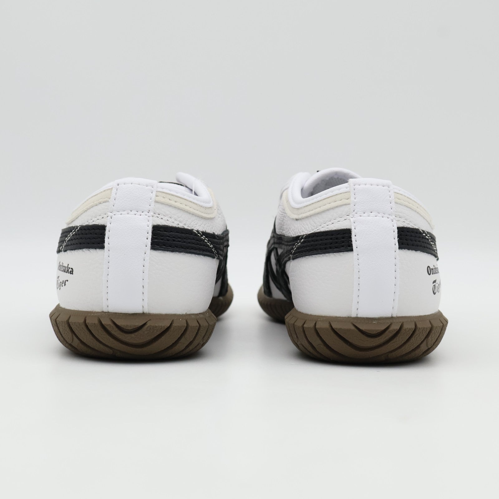 1183C529-101 Onitsuka Tiger Tsunahiki Slip On White Black (Men's)