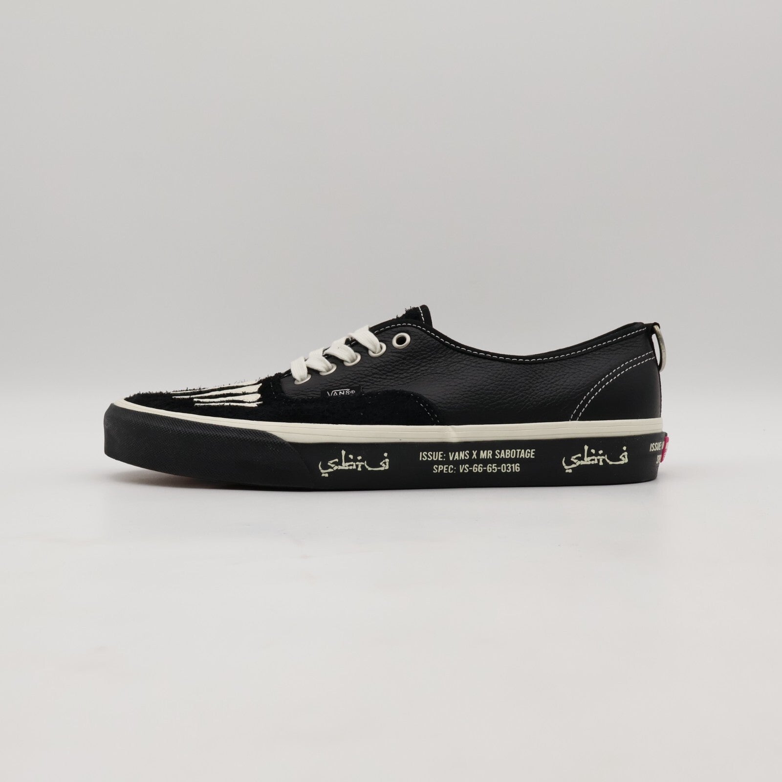VN000BW5BPR Mark SBTG Vans Authentic Black Mars (Men's)
