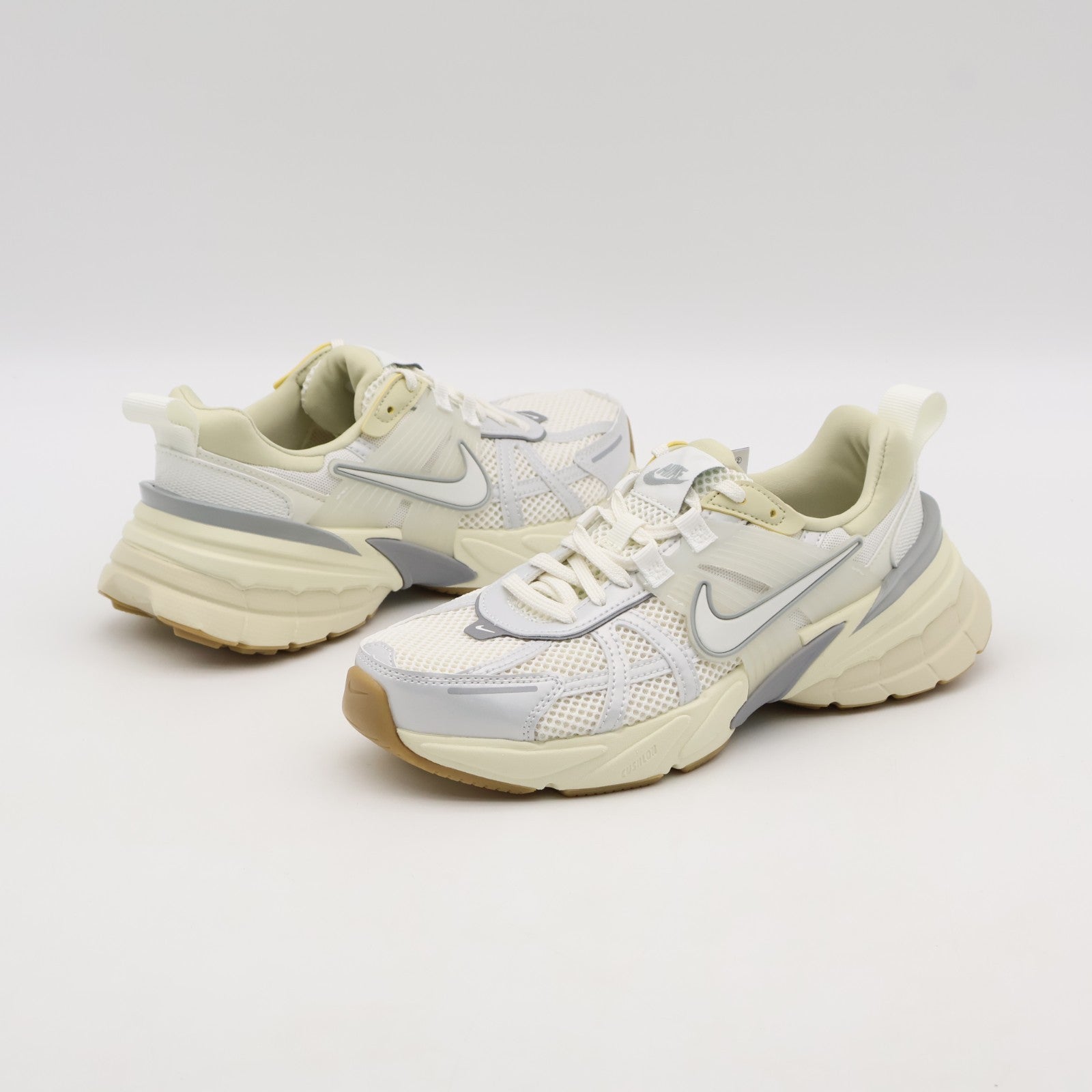 FD0736-108 Nike V2K Run Sail Light Khaki Light Smoke Grey Sail (Women's)