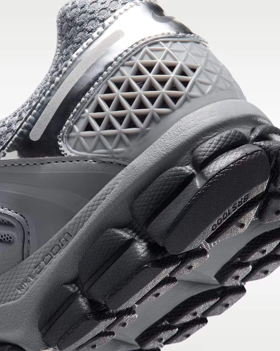 IV4311-003 Nike Zoom Vomero 5 "Gridiron"