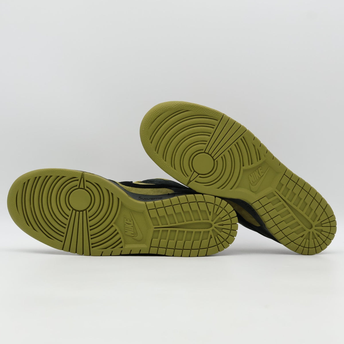 HQ8487-300 Supreme Nike SB Dunk Low Camper Green (Asia Exclusive) (Men's)