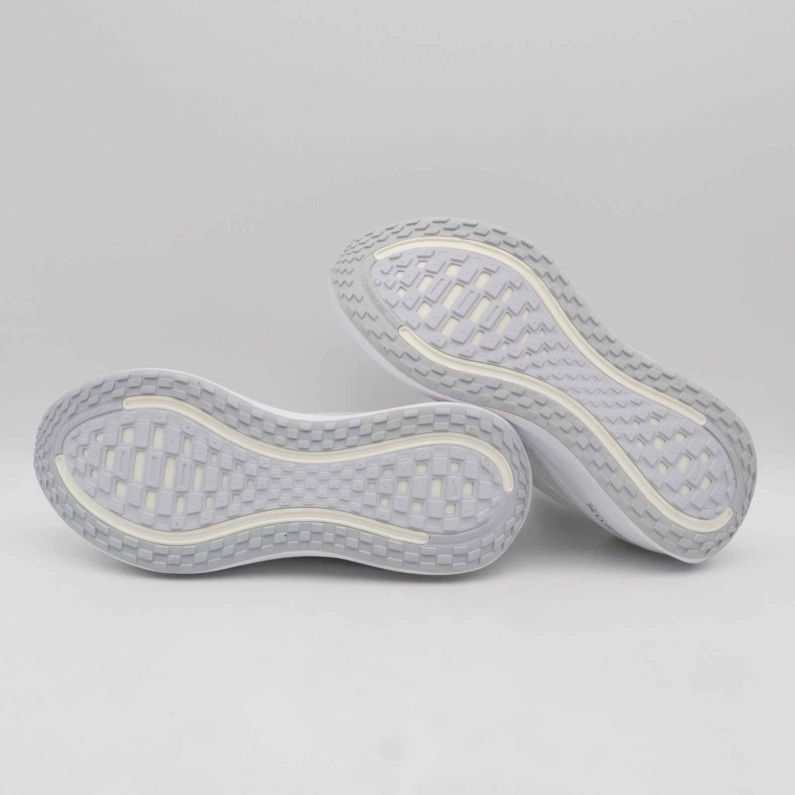 HV8150-102 Nike Vomero Plus White Photon Dust Metallic Silver Summit (Men's)