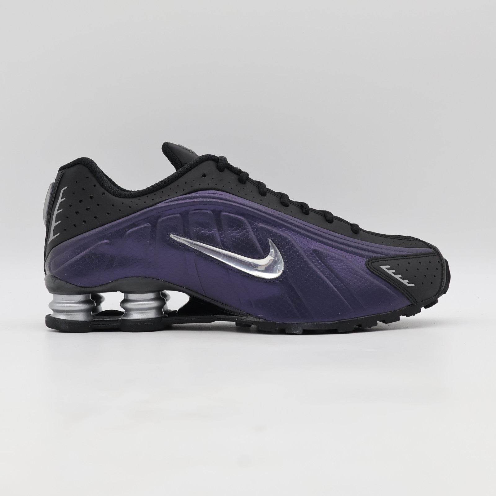 IO4546-002 Nike Shox R4 Black Metallic Silver (Men's)