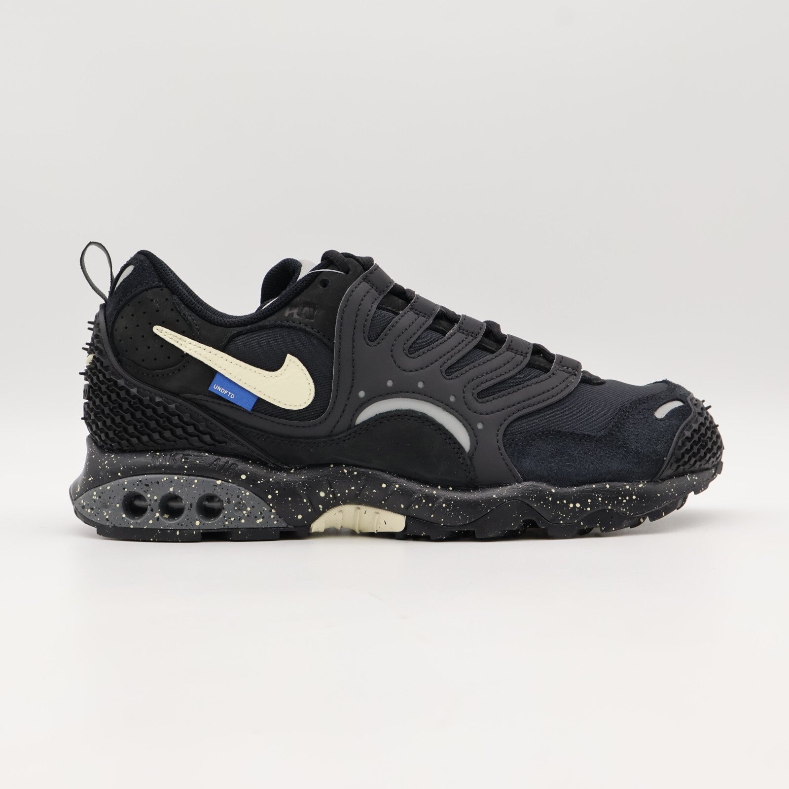 FN7546-002 UNDEFEATED Nike Air Terra Humara Black (Men's)