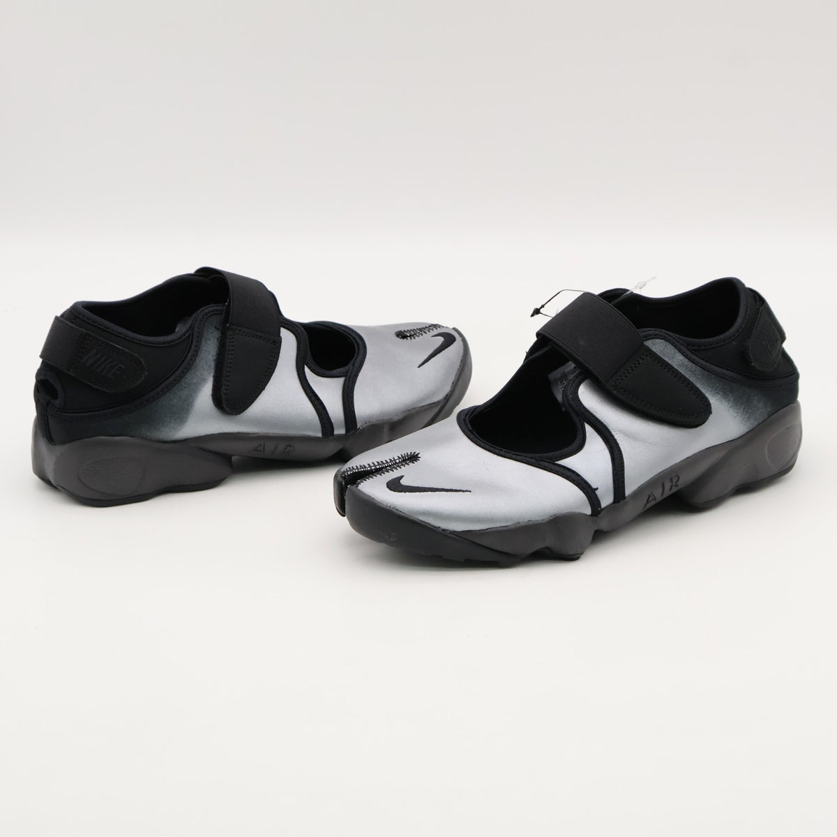 IH3656-095 Nike Women's Air Rift Metallic Silver Black (Women's)