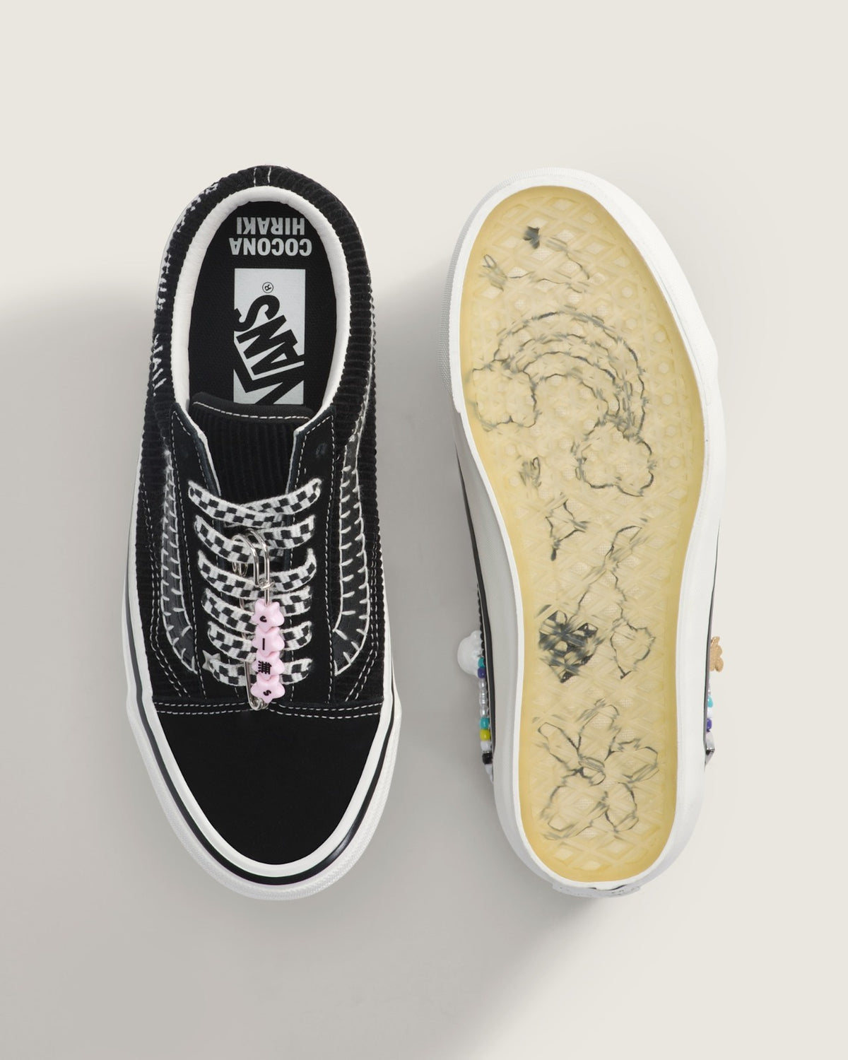 VN000EGYBPR Vans Premium Old Skool Charms "Black/Marshmallow" (Unisex)