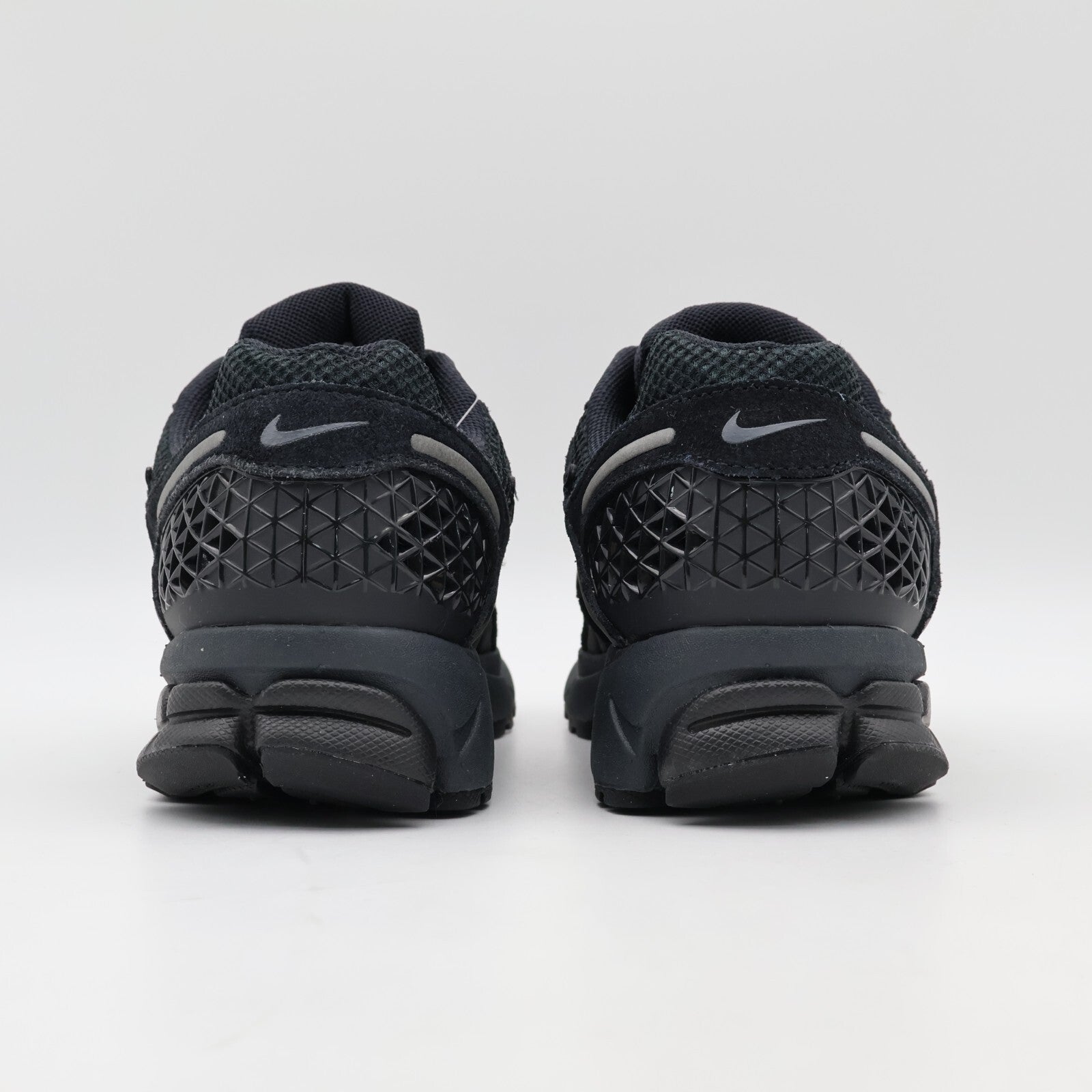 HF1553-001 Nike Zoom Vomero 5 Black Anthracite Metallic Dark Grey (Men's)