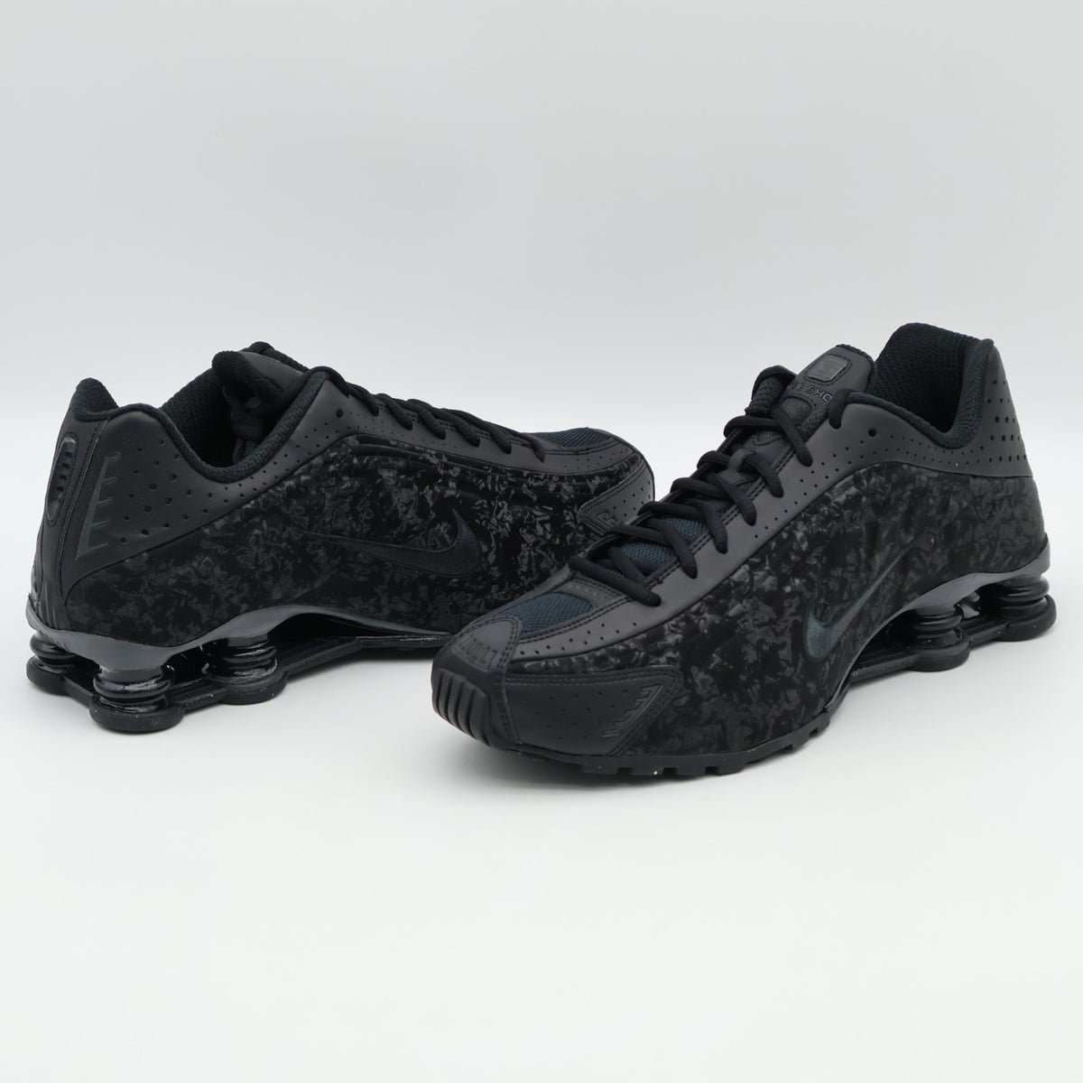 HV0934-002 Nike Women's Shox R4 Black Floral Dark Smoke Grey (Women's)