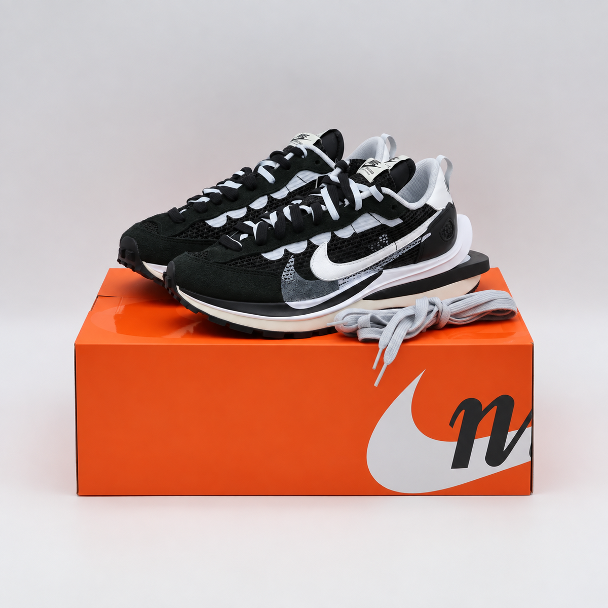CV1363-001 sacai Ã Nike Vapor Waffle "Black and White" (Men's)