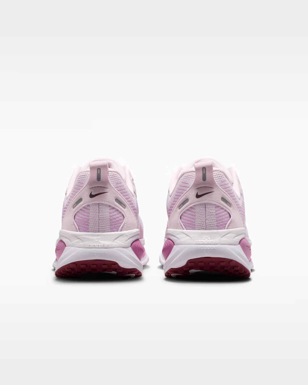 HM6804-500 Nike Vomero 18 (Women's)