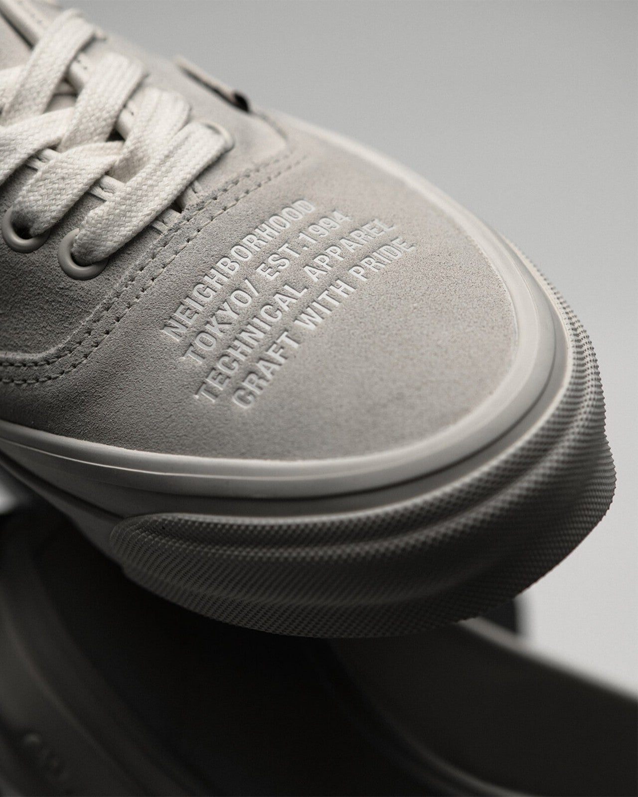 VN000XVJ7VJ NEIGHBORHOOD Ã OTW by Vans Authentic 44 "Natural" (Men's)