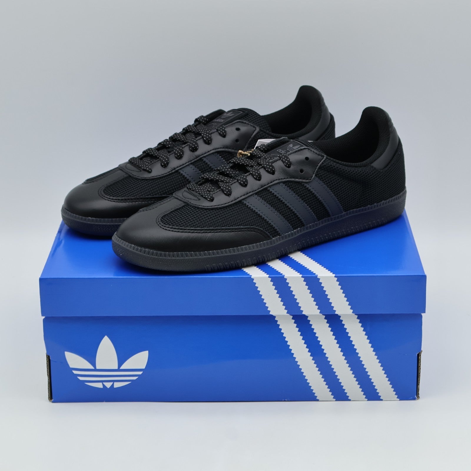 JR0901 adidas Originals Samba OG Core Black Carbon Silver Metallic (Men's)